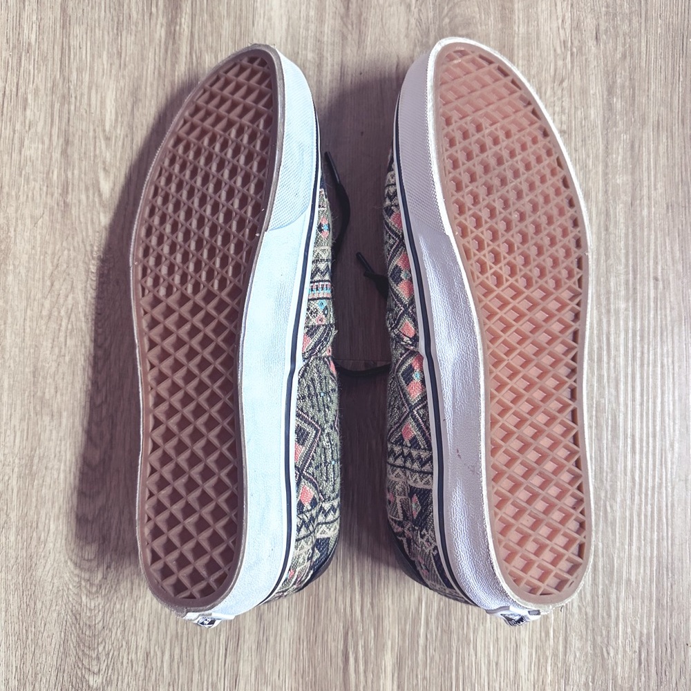 VANS - Picture 4 of 6